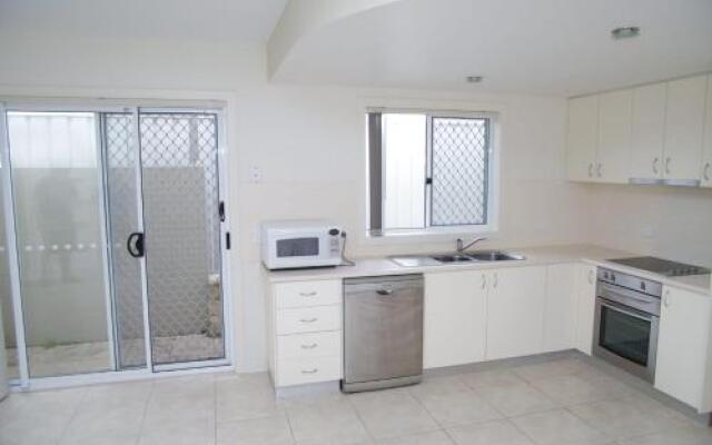 Adrift, 5B Scott Street