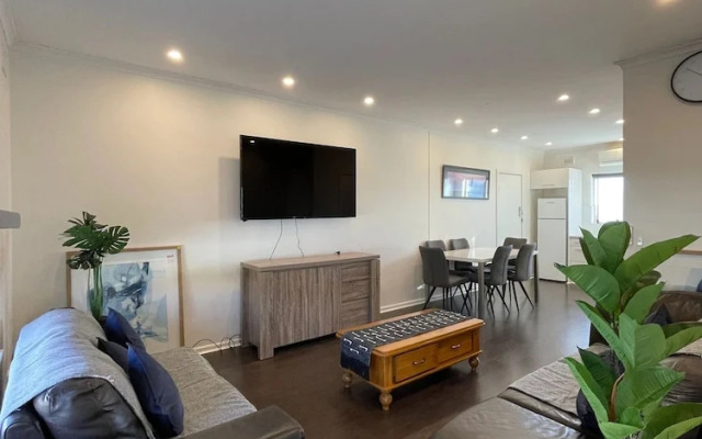 Unwind Esplanade Beach Escape no 10