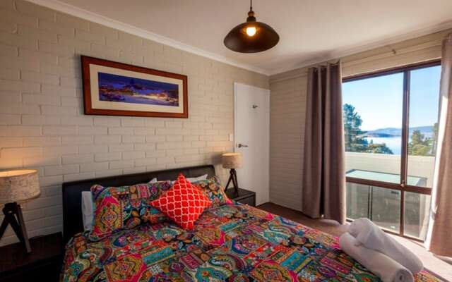 Summit 9 - Modern and stylish newly renovated apartment