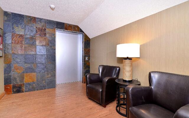 Best Western Plus Emerald Isle Hotel