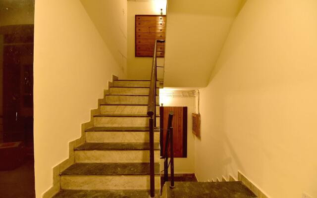 OYO 22915 C M Regency