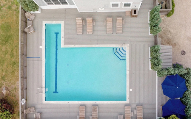 The Harbor Front Inn