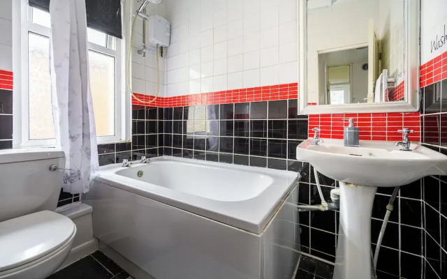 Heart of Blackpool - Sleeps 10 - Parking
