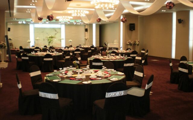 Gumi Century Hotel