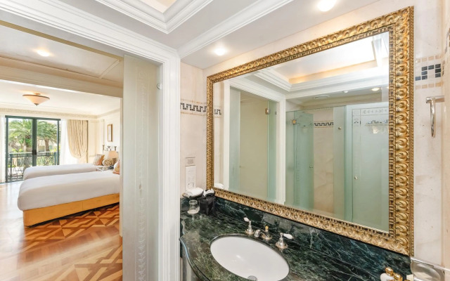 Imperial Hotel Gold Coast