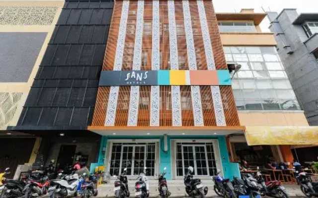 Sans Hotel Cengkareng