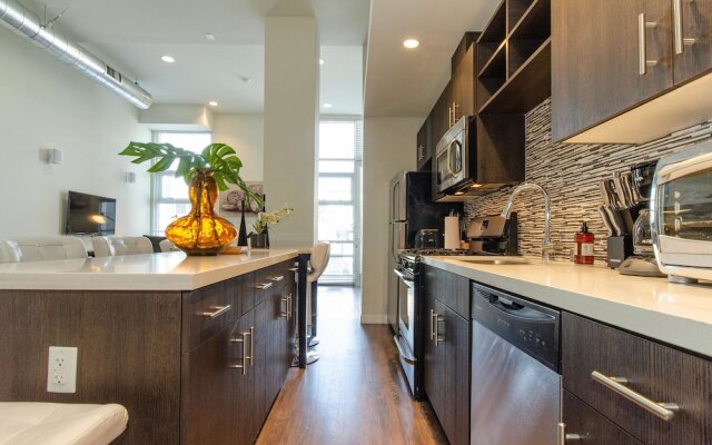 Downtown Convention Center Suite with Pool