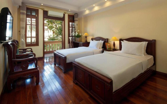 Lucky 3 Hotel & Travel – Guest Rooms – Hanoi