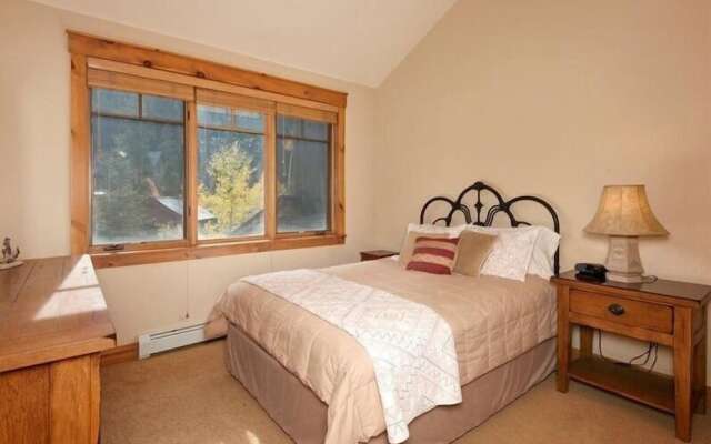 Private 3 Bedroom Townhome Located in East Keystone With Access to a Firepit, Hot Tub, and Billiards