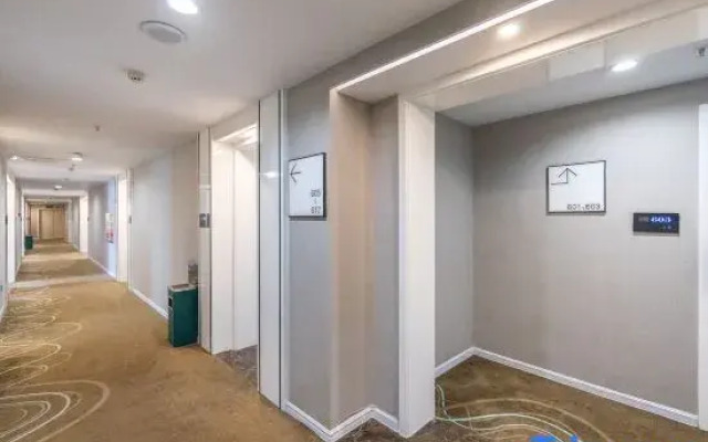 Lanzhou Zhangye Road Provincial Government Metro Station Feitian Ruyi Hotel