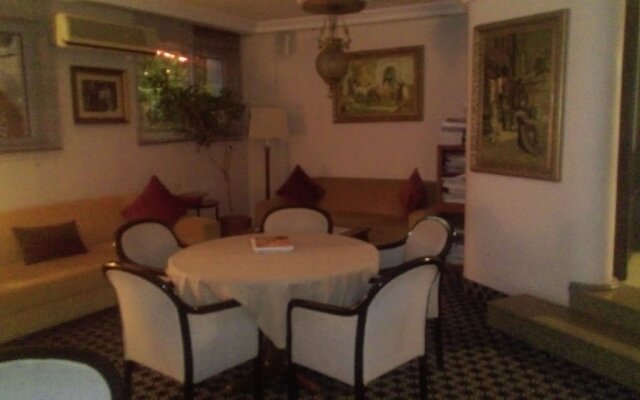 Adapalas Hotel