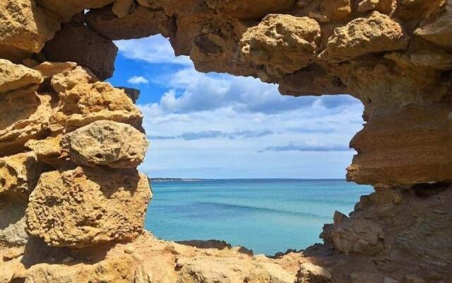 Apartment in Villa a Stone's Throw From the sea Up