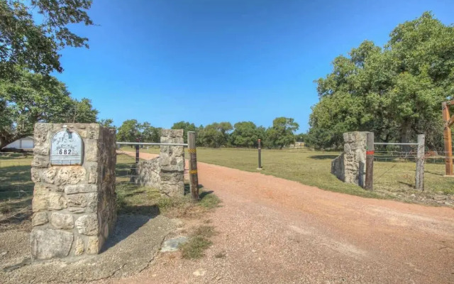 Grey Haus Casita-peaceful Hill Country Views!