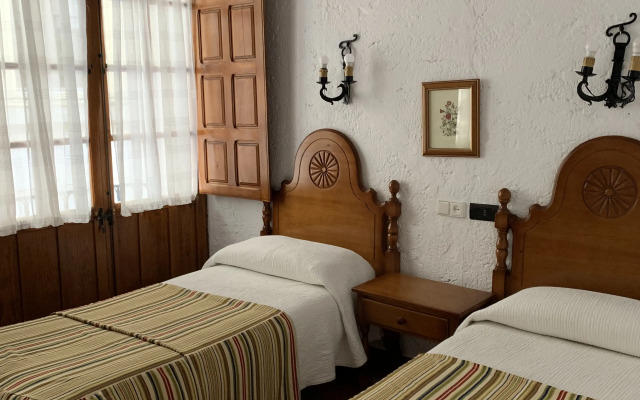 Hermanos Macías Hotel