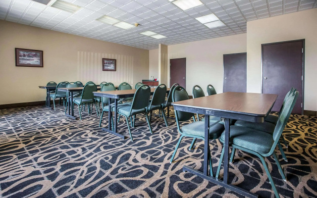 Quality Inn & Suites Mendota near I-39