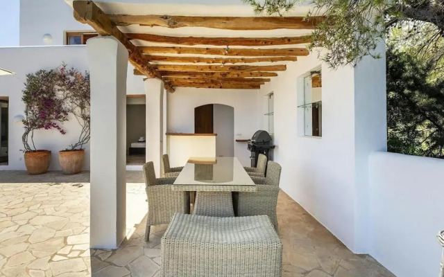 Magnificent Villa With sea Views