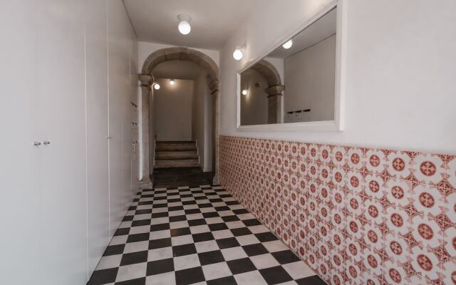 JOIVY Elegant 2BR Apt nearby tram 28E stop - Portas Sol