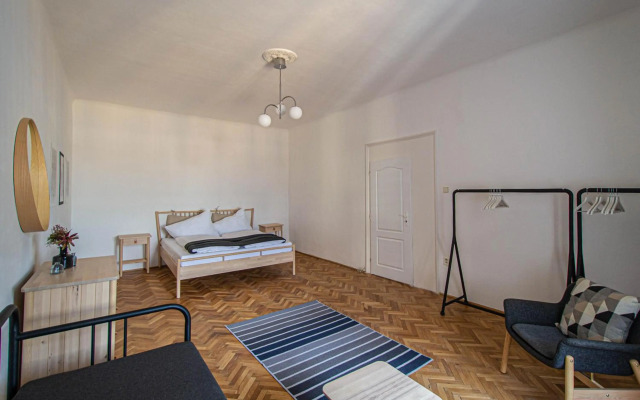 Super Central Billiard and Darts Big Apartment