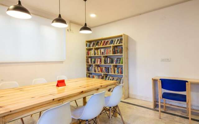 Ree Hostel By Raybo