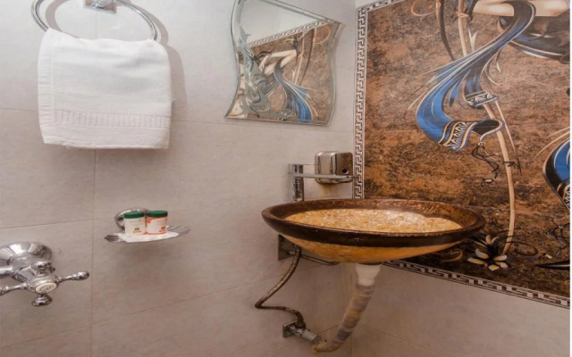 Madam Re Hospitality Bhandup By OYO Rooms