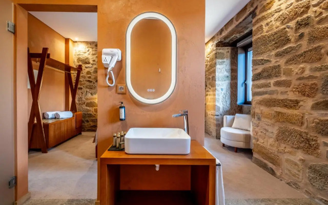 Cherry Sculpture Hotel