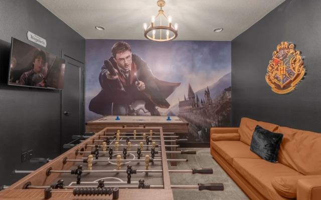 Upstay - Modern Family Townhouse w Private Pool