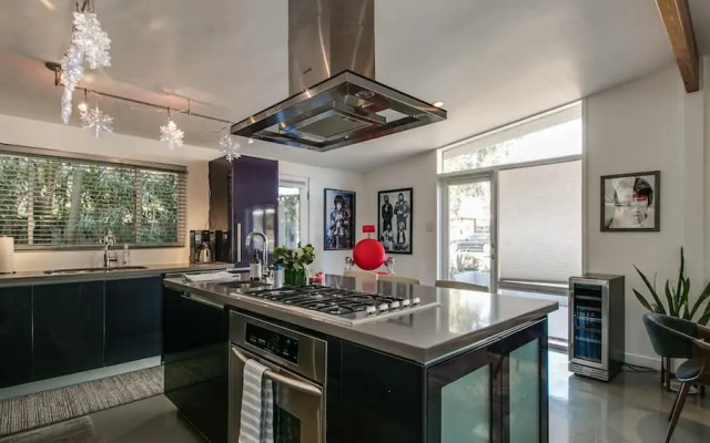 Mid-century Modern W/backyard Oasis, Putting Green