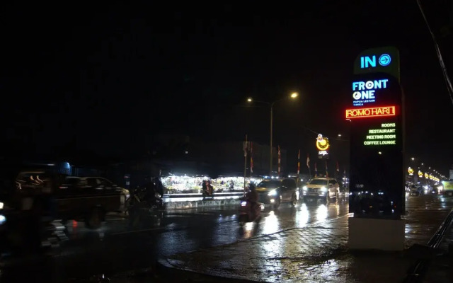 Front One Hotel Papua Lestari