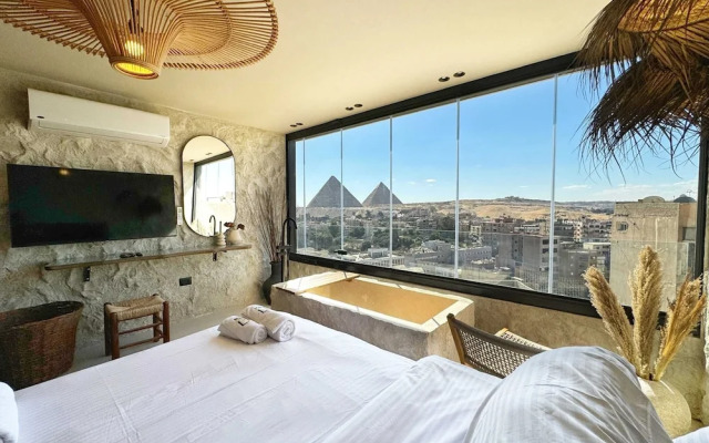 The 2 BDR Pyramids Vista w/ Bathtub
