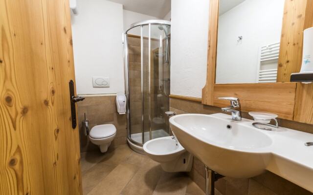 Rifugio Lago Nambino