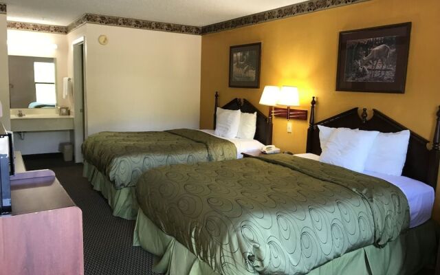 Clairmont Inn & Suites Warren