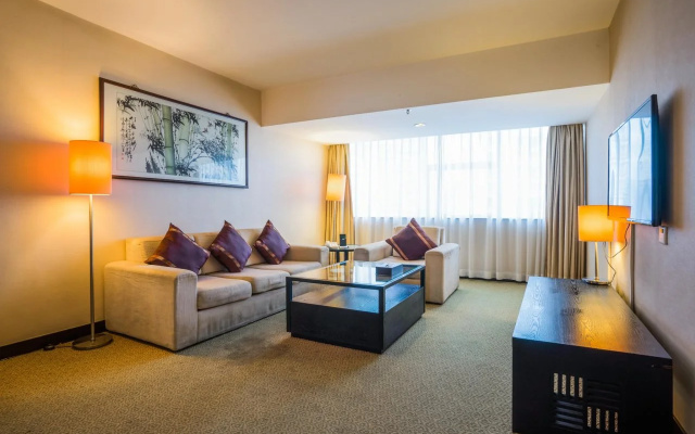 Skyline Plaza Hotel