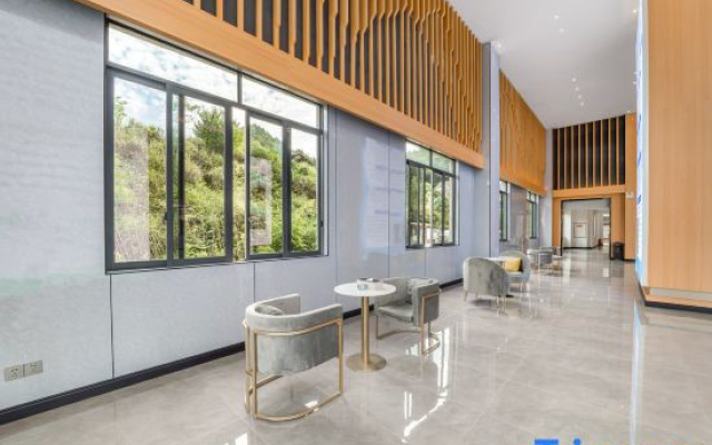 Holiday Inn Xulong Bieyuan (Chongqing Hei Valley Scenic Area)