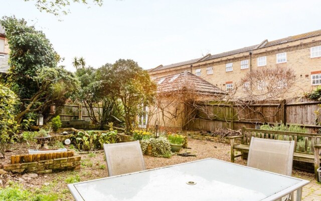 Amazing Detached House in Trendy Peckham Sleeps 6