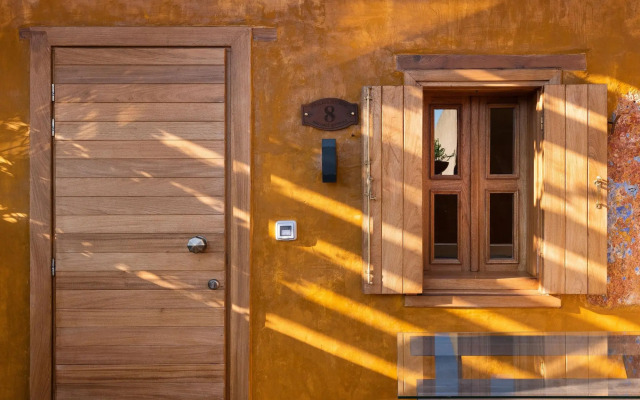 10GR Boutique Hotel and Wine Bar