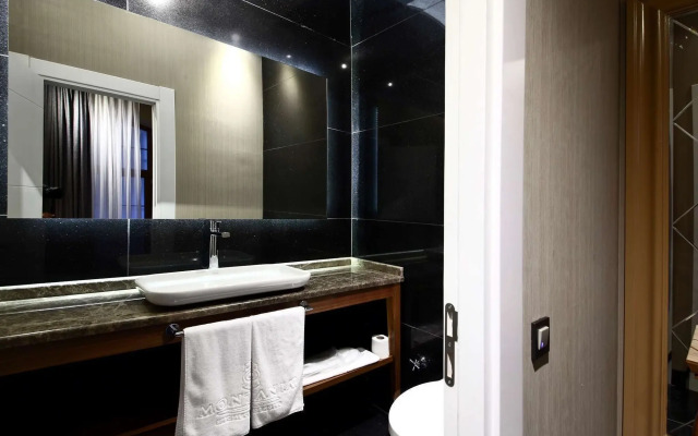 Montania Special Class Hotel