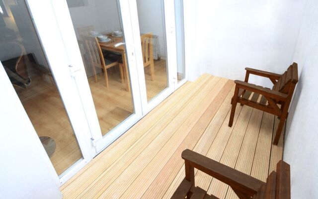 Macken Street Sleeps 10