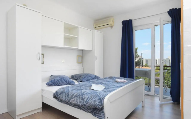 Apartments with a parking space Tucepi, Makarska - 2676