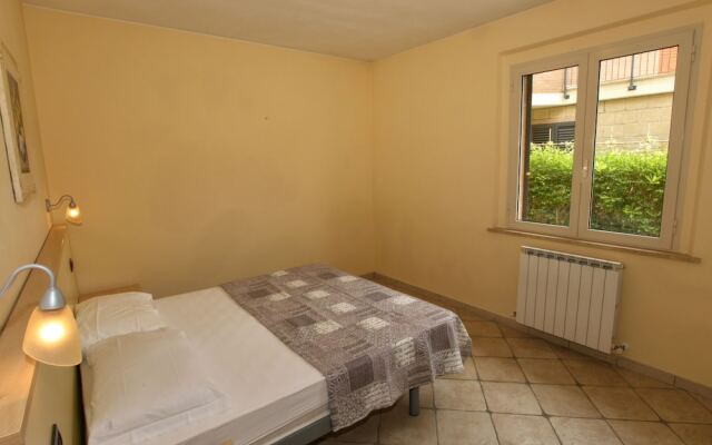 Apartment with Pool near Sea