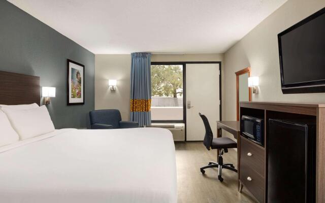 Baymont by Wyndham Wilmington