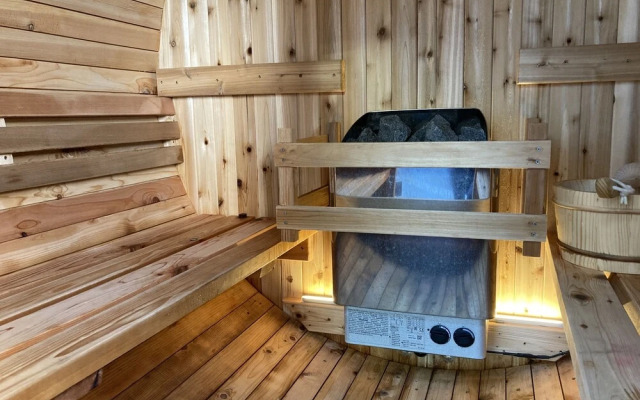Contemporary Guest House With Outside Barrel Sauna