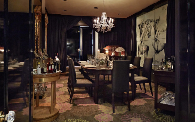 Museum Apartment Hotel, Independent Collection by EVT