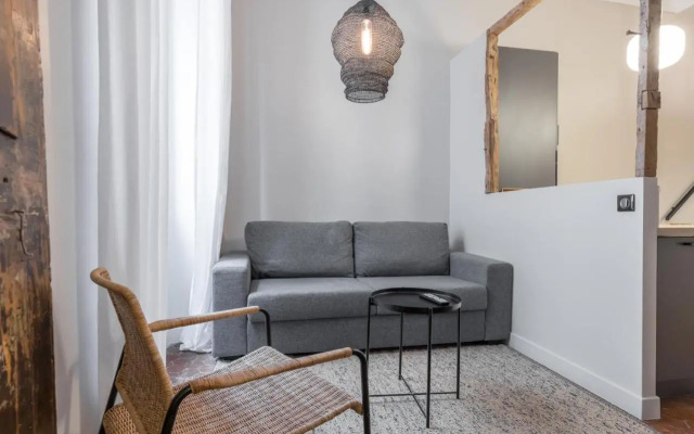 Charming 2 Bdr Old Town