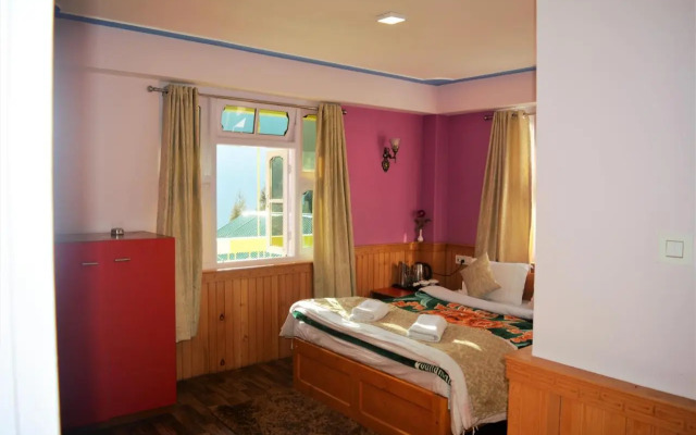 Rufina Lachung De'Crown