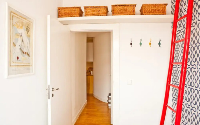 JOIVY Chic 2BR Apt in Bairro Alto, 2mins to São Pedro de Alcântara viewpoint