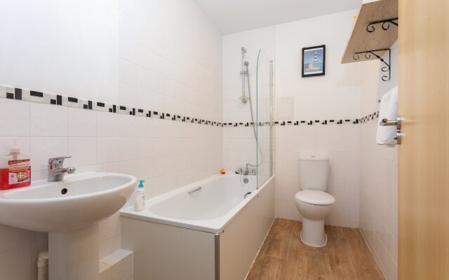 Superior Zone 2 London Apartment