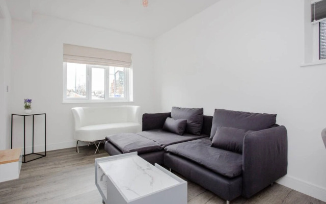 Designer 2 Bedroom Apartment in West London
