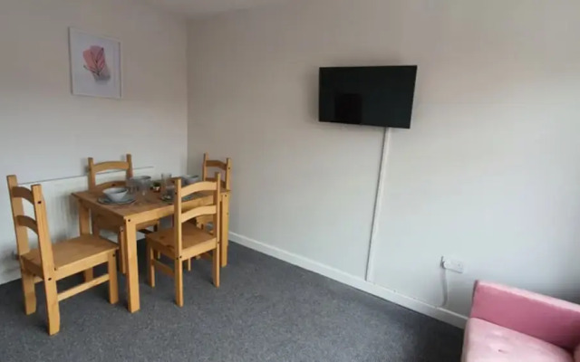Room in Guest Room - Spacious Single Room in Stoke