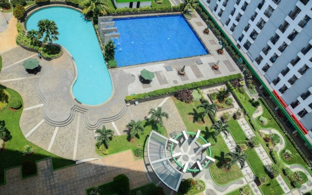 Parquette Studio Green Lake Apartment near Ciputat By Travelio