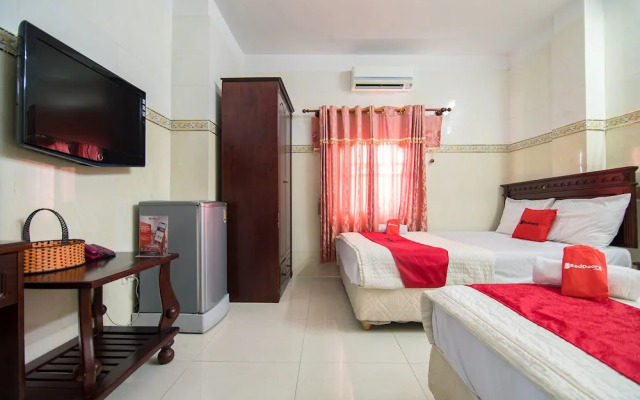 RedDoorz Plus near Tan Son Nhat Airport